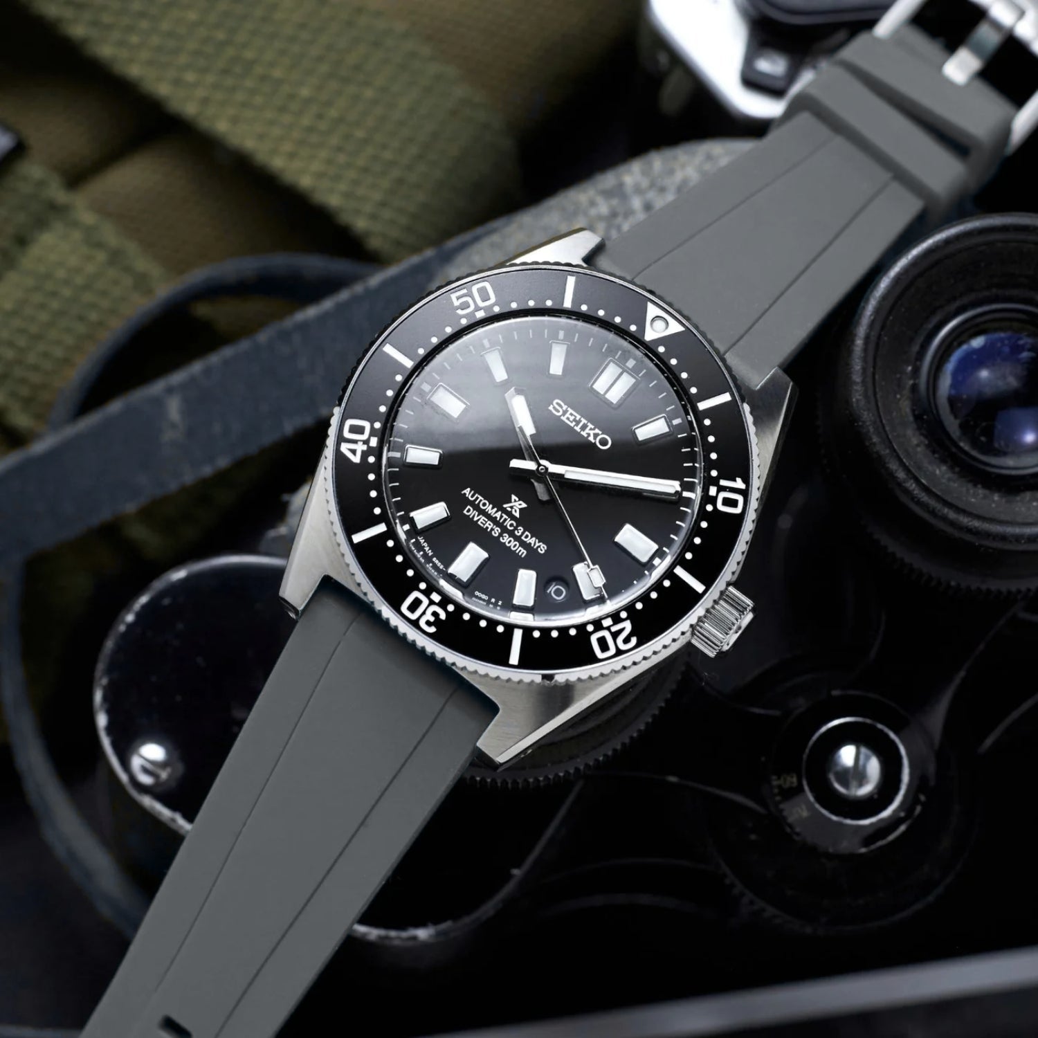 Gerades FKM Kautschukarmband – Universelle Passform – Grau (20mm / 22mm / 24mm) - Helvetus DE