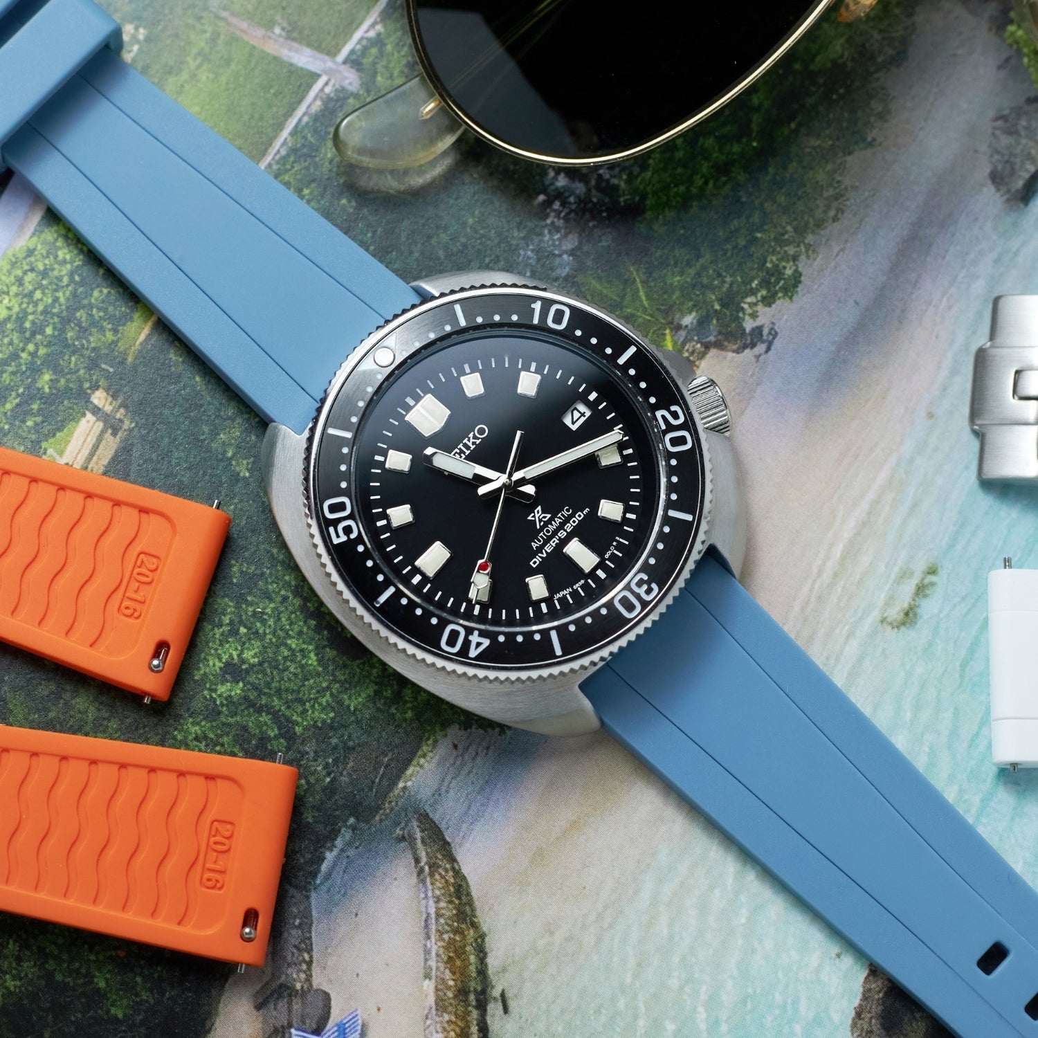 Gerades FKM Kautschukarmband – Universelle Passform – Hell Blau (20mm / 22mm / 24mm) - Helvetus DE