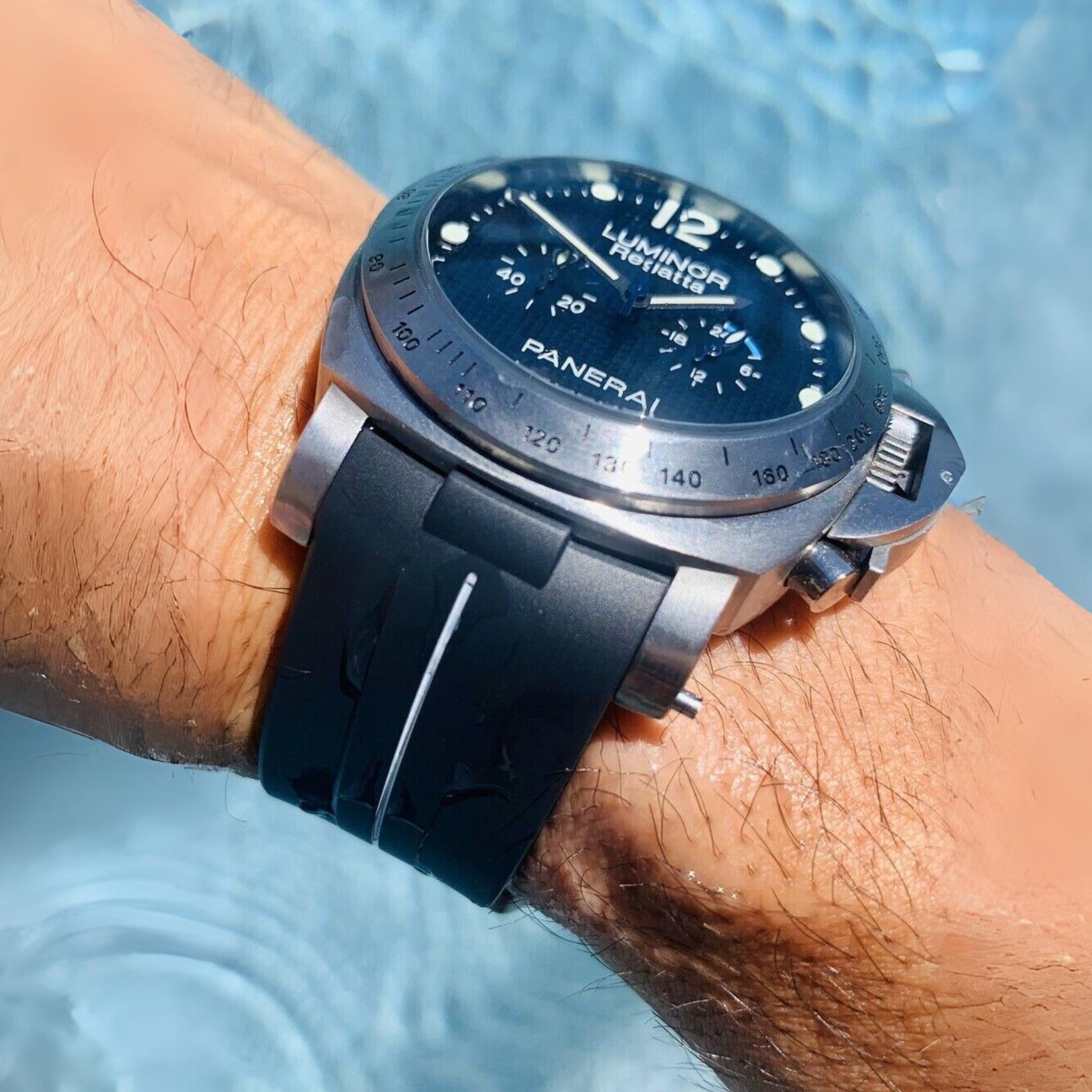 Geschwungenes Kautschukarmband – Für Panerai Luminor 44mm – Schwarz/Weiß | LuxLine® - Helvetus DE