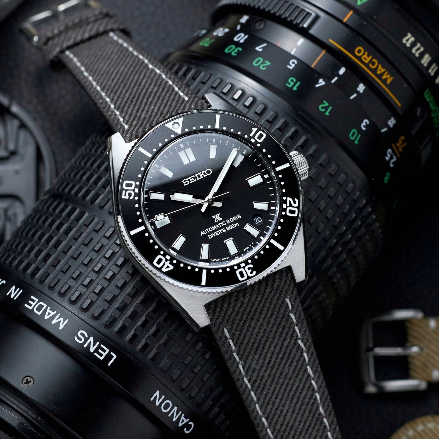 Schwarzes Handgefertigtes Denim - Uhrenarmband – DenimaTex™ von Helvetus® - Helvetus DE