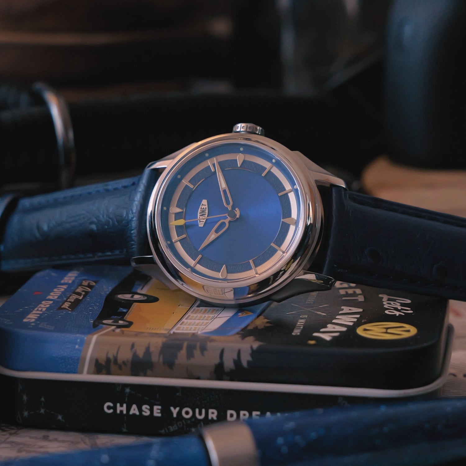 Blaues Strauss Leder Uhrenarmband – Handgefertigtes Ersatzband – Helvetus® - Helvetus DE