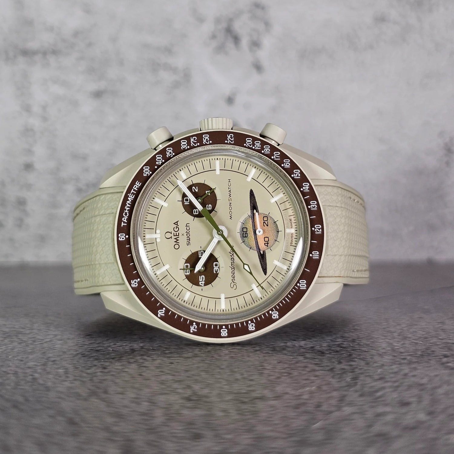 Kautschukarmband – Für Mission to Saturn | Omega X Swatch | MoonSwatch – Beige mit Weiß - Helvetus DE